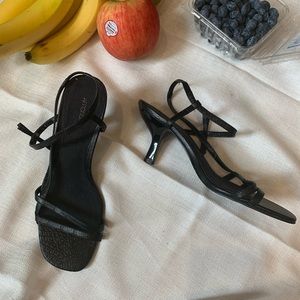 VINTAGE AEROSOLES BLACK HEELS